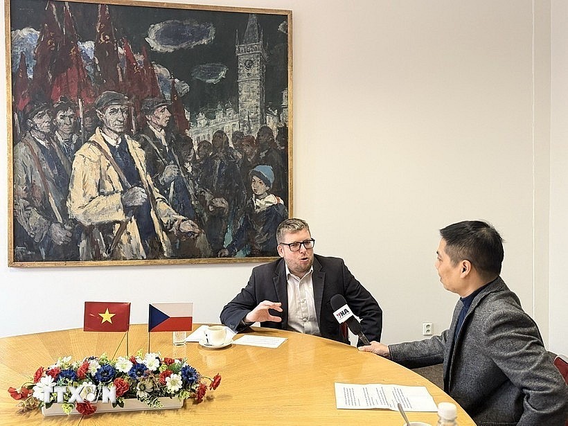 Milan Krajca, Chairman of the Czech Peace Movement and a member of the Communist Party of Bohemia and Moravia (KSČM) speaks to a Vietnam News Agency (VNA) correspondent in Prague. (Photo: VNA) Milan Krajca, Chairman of the Czech Peace Movement and a member of the Communist Party of Bohemia and Moravia (KSČM) speaks to a Vietnam News Agency (VNA) correspondent in Prague. (Photo: VNA)