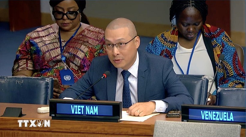 Minister-Counsellor Nguyen Hoang Nguyen, Chargé d’Affaires ad interim of the Permanent Mission of Vietnam to the UN, addresses the session. (Photo: VNA) Minister-Counsellor Nguyen Hoang Nguyen, Chargé d’Affaires ad interim of the Permanent Mission of Vietnam to the UN, addresses the session. (Photo: VNA)