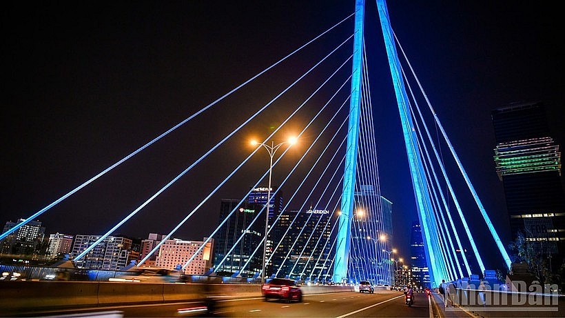 The dynamic, modern vibrancy of Ho Chi Minh City at night. (Photo: nhandan.vn) The dynamic, modern vibrancy of Ho Chi Minh City at night. (Photo: nhandan.vn)