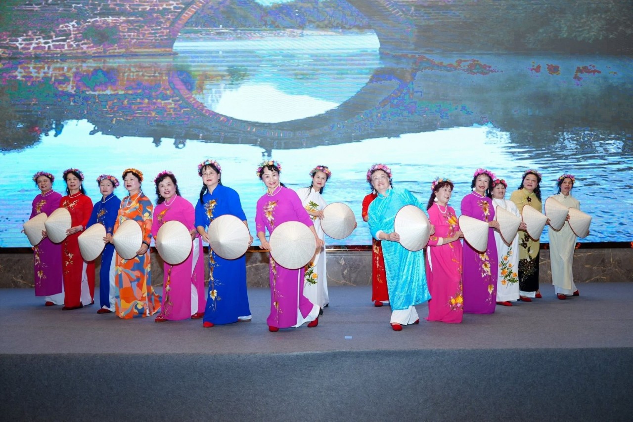 Vietnamese residents in Yunnan Province (China) performed cultural performances to welcome the Spring. (Photo: Vietnamese Consulate General in Kunming) Vietnamese residents in Yunnan Province (China) performed cultural performances to welcome the Spring. (Photo: Vietnamese Consulate General in Kunming)