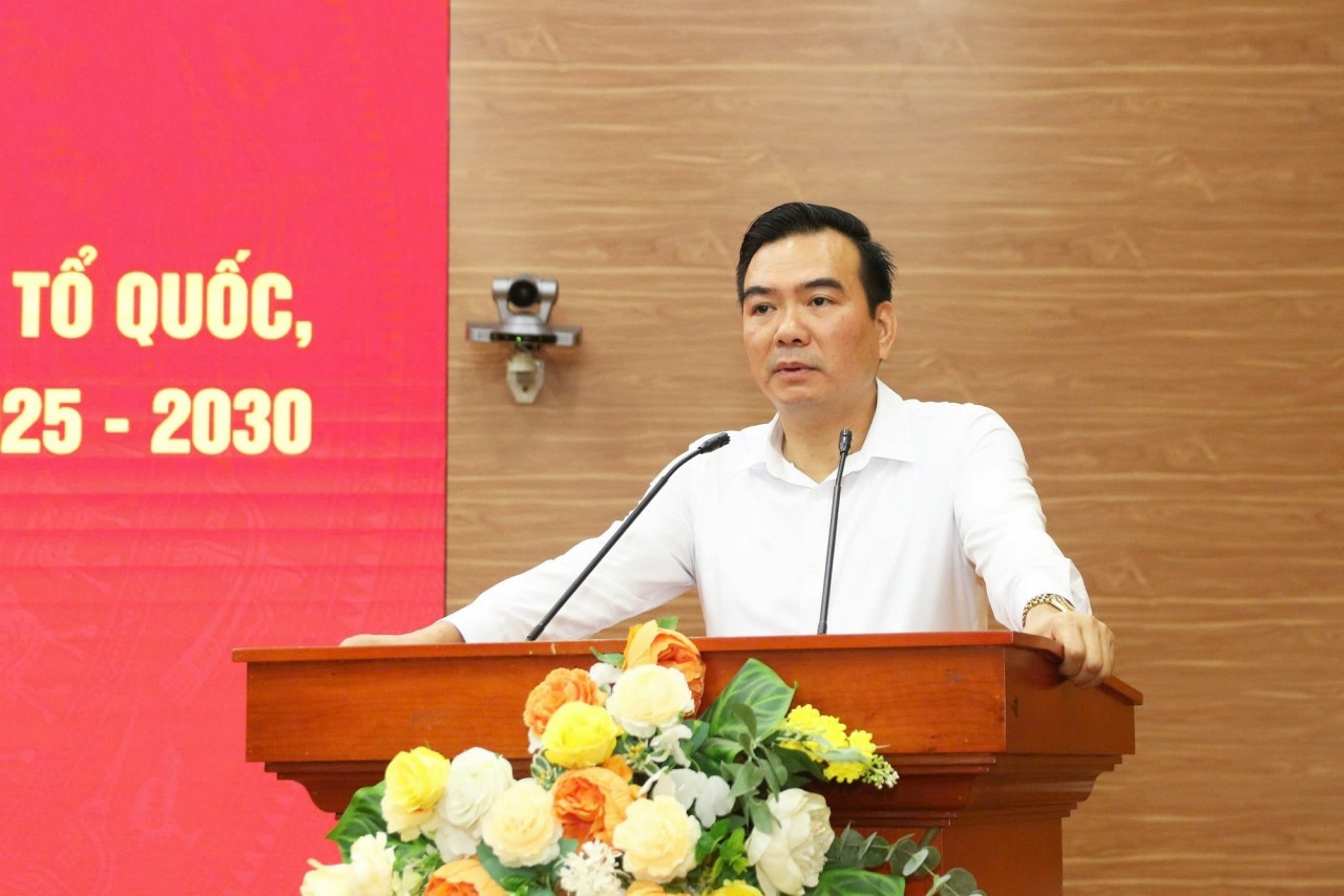Dr. Nguyen Minh Chung, Member of the Standing Committee and Head of the Propaganda and Mass Mobilization Commission of the Party Committee of the Viet Nam Fatherland Front and Central mass organizations. Dr. Nguyen Minh Chung, Member of the Standing Committee and Head of the Propaganda and Mass Mobilization Commission of the Party Committee of the Viet Nam Fatherland Front and Central mass organizations.