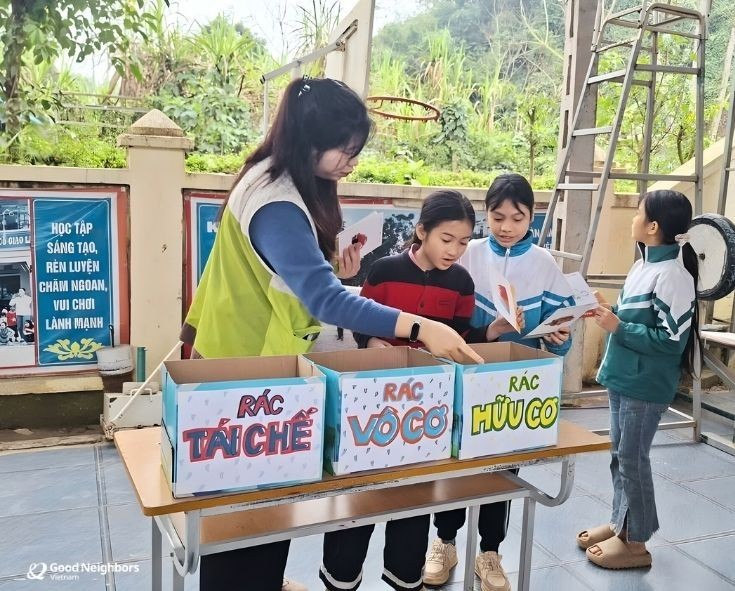 Environmental Education for More Than 400 Students in Tuyen Quang Environmental Education for More Than 400 Students in Tuyen Quang