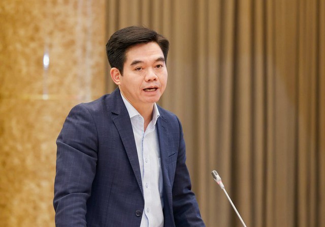 Director General of the Department of Wages and Social Insurance (Ministry of Home Affairs) Phạm Trường Giang answers questions from the press – Photo: VGP. Director General of the Department of Wages and Social Insurance (Ministry of Home Affairs) Phạm Trường Giang answers questions from the press – Photo: VGP.