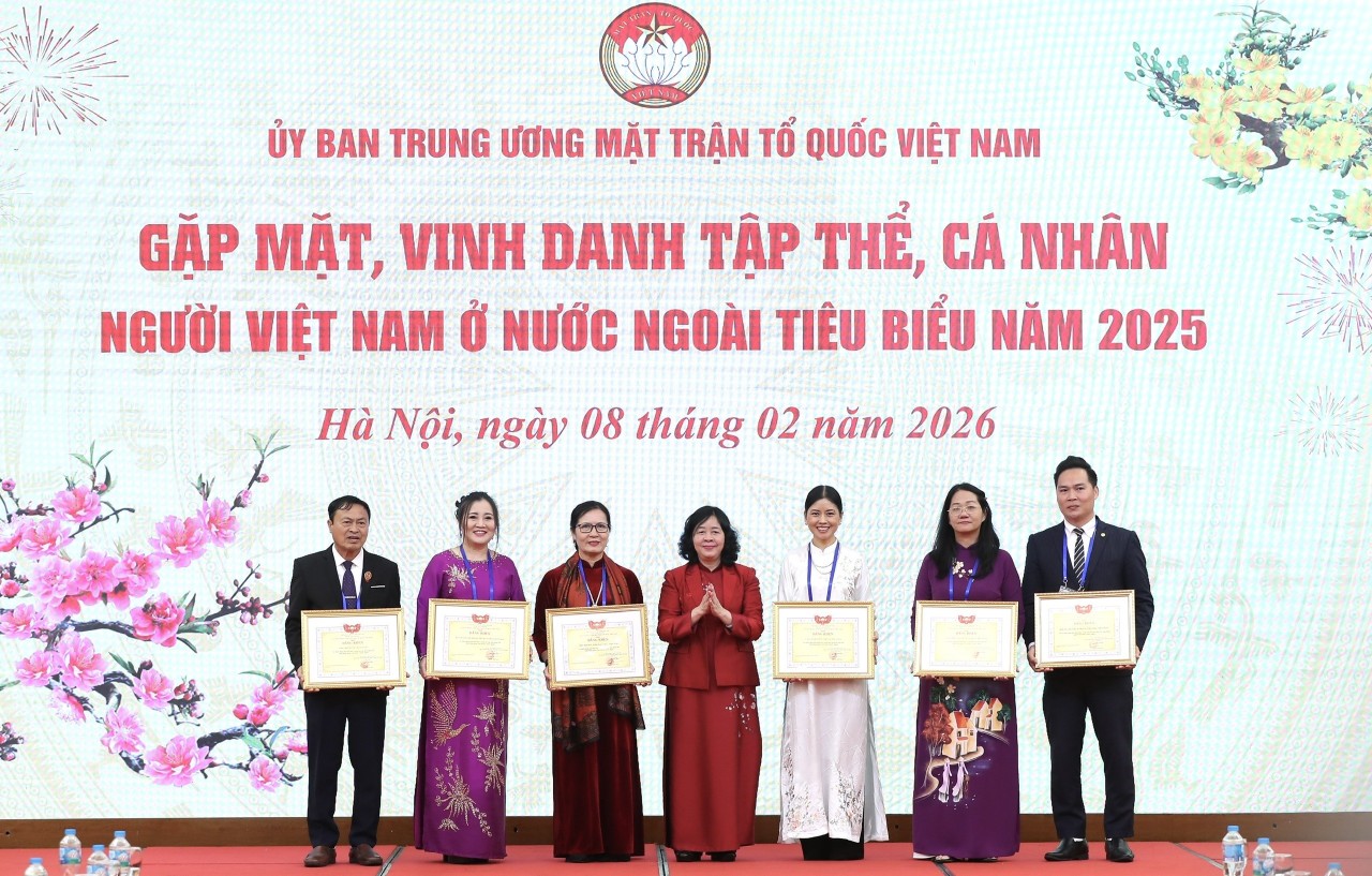 Vietnam Calls on Overseas Vietnamese for Breakthrough Ideas and Development Initiatives Vietnam Calls on Overseas Vietnamese for Breakthrough Ideas and Development Initiatives