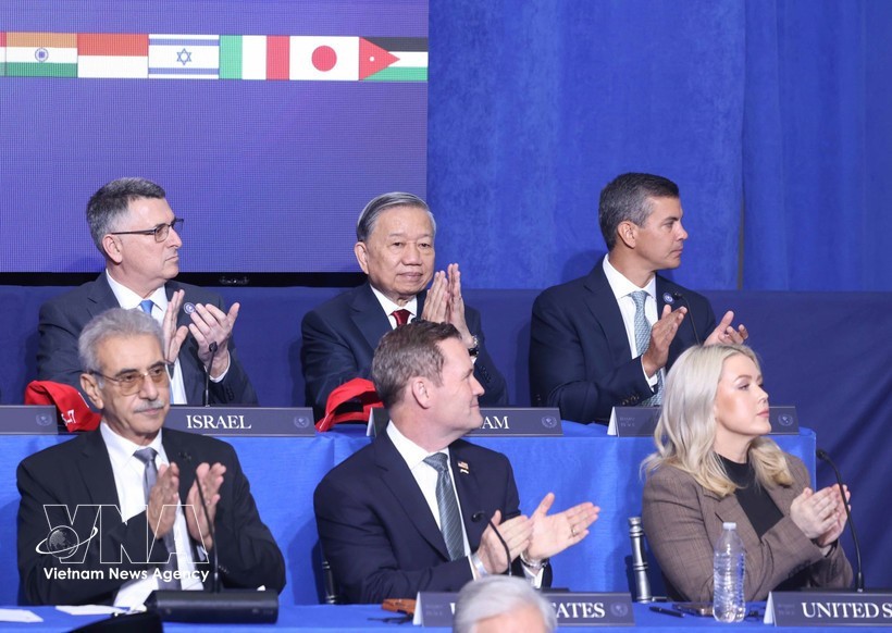 General Secretary of the Communist Party of Vietnam To Lam (centre, back row) attends the inaugural meeting of the Gaza Board of Peace in Washington D.C. on February 19 morning (local time). (Photo: VNA) General Secretary of the Communist Party of Vietnam To Lam (centre, back row) attends the inaugural meeting of the Gaza Board of Peace in Washington D.C. on February 19 morning (local time). (Photo: VNA)