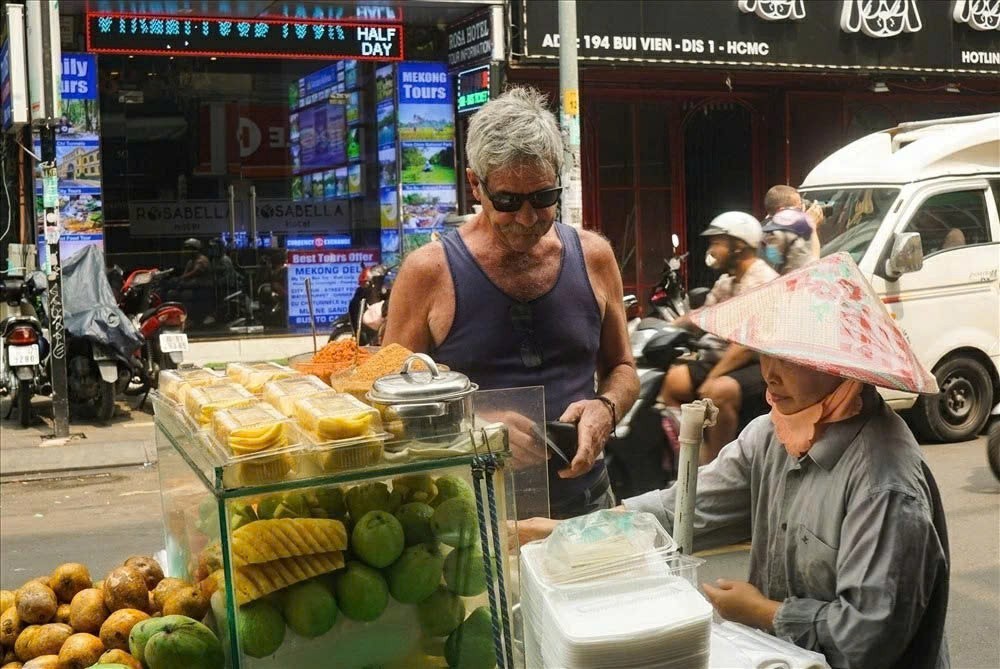 Foreigners Satisfied with Cost of Living in Vietnam Foreigners Satisfied with Cost of Living in Vietnam
