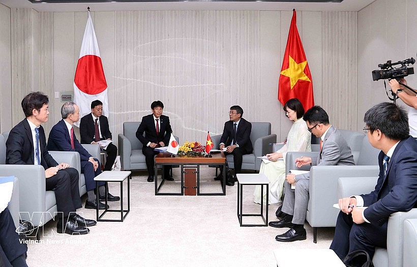 At the meeting between Permanent Deputy Foreign Minister Nguyen Minh Vu and Shimada Tomoaki, Parliamentary Vice Minister for Foreign Affairs of Japan (Photo: VNA) At the meeting between Permanent Deputy Foreign Minister Nguyen Minh Vu and Shimada Tomoaki, Parliamentary Vice Minister for Foreign Affairs of Japan (Photo: VNA)
