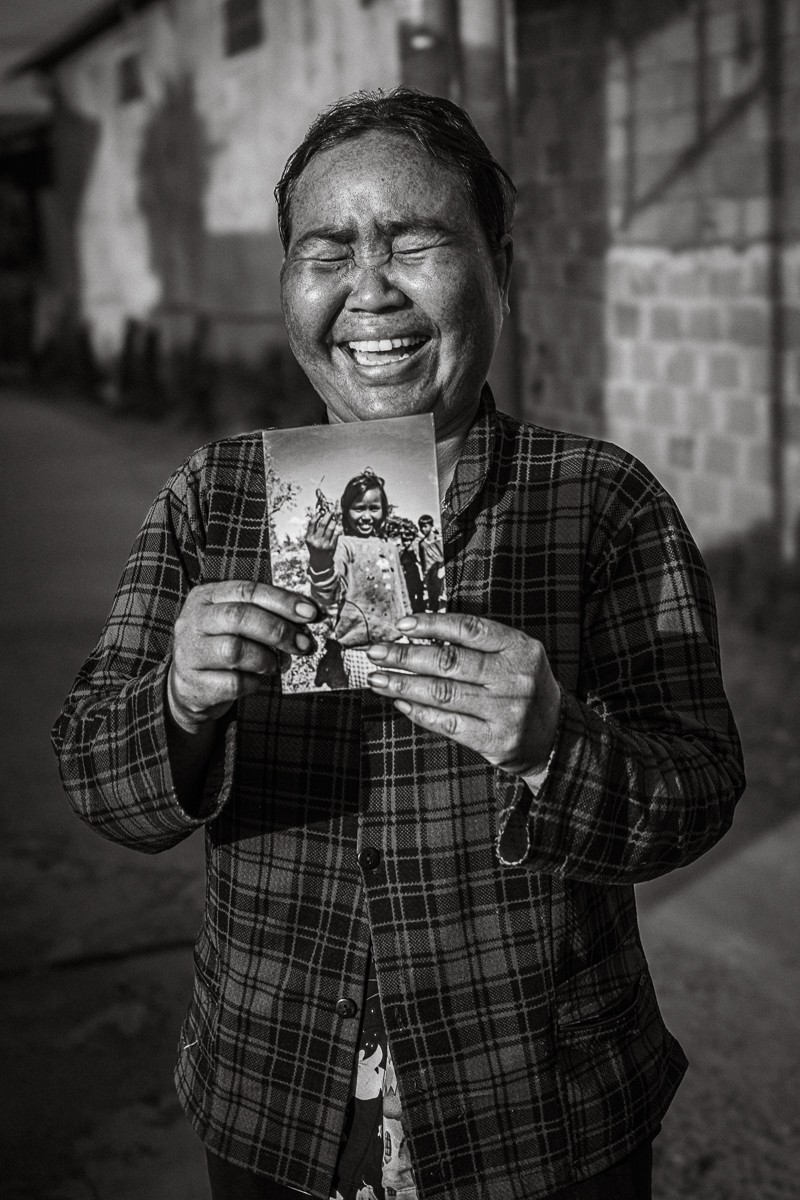 The exhibition features 21 black & white portraits of people (or their descendants) first photographed in 1992/93, alongside 27 archival images of those Soloman continues to seek.