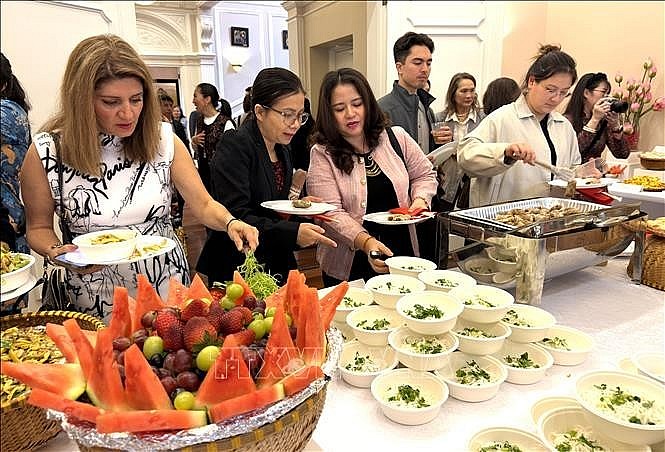Vietnamese Vegetarian Cuisine Introduced to Diplomatic Community in the United States Vietnamese Vegetarian Cuisine Introduced to Diplomatic Community in the United States