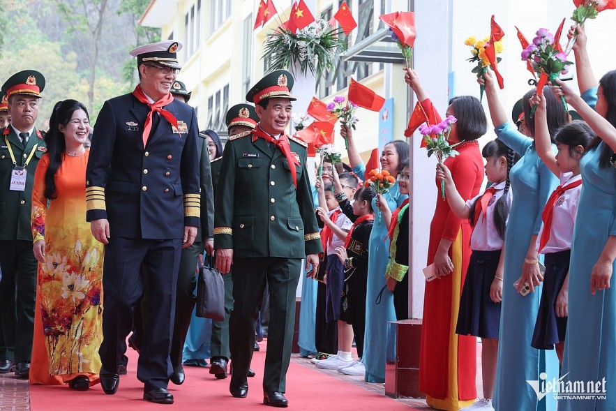 General Phan Van Giang, Vietnam’s Minister of National Defense, and Senior Lieutenant General Dong Jun, China’s Minister of National Defense, during a border exchange event in 2025. Photo: Le Anh Dung General Phan Van Giang, Vietnam’s Minister of National Defense, and Senior Lieutenant General Dong Jun, China’s Minister of National Defense, during a border exchange event in 2025. Photo: Le Anh Dung