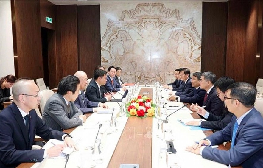 Le Minh Hung, Politburo member, Secretary of the Party Central Committee and head of the Party Central Committee’s Organisation Commission, receives Takebe Tsutomu, Special Adviser to the Japan–Vietnam Parliamentary Friendship Alliance, in Hanoi on March 10. (Photo: VNA) Le Minh Hung, Politburo member, Secretary of the Party Central Committee and head of the Party Central Committee’s Organisation Commission, receives Takebe Tsutomu, Special Adviser to the Japan–Vietnam Parliamentary Friendship Alliance, in Hanoi on March 10. (Photo: VNA)