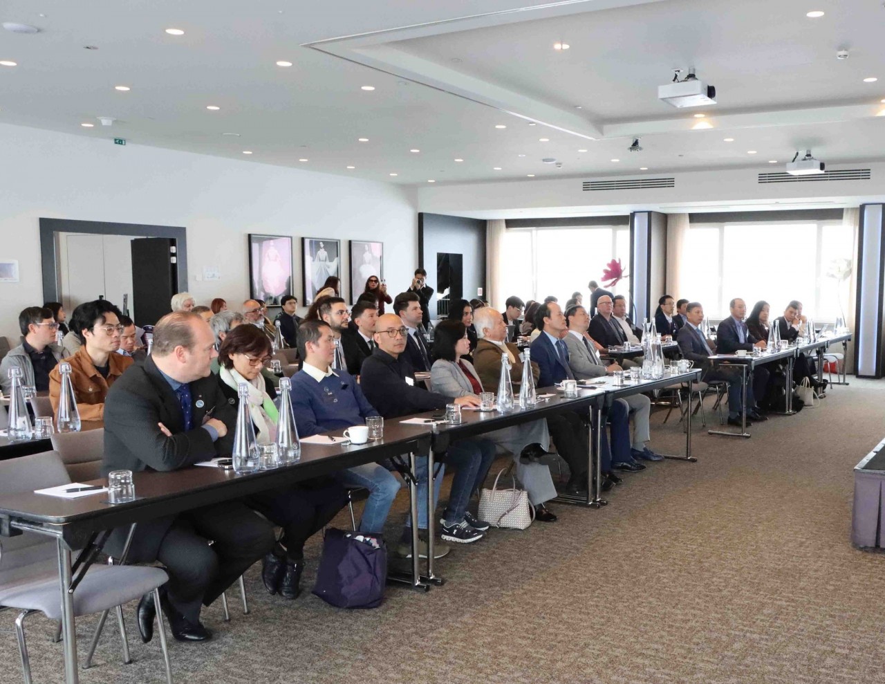 Vietnamese Intellectuals in Europe Promote Science and Tech Cooperation with EU Vietnamese Intellectuals in Europe Promote Science and Tech Cooperation with EU