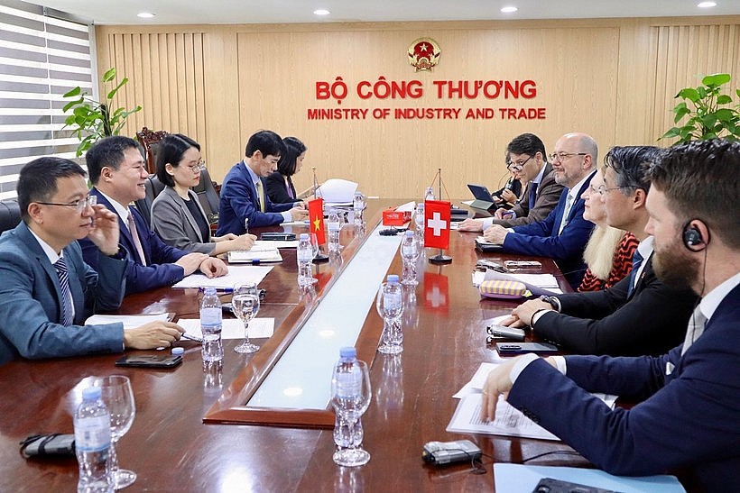 The meeting between Deputy Minister of Industry and Trade Nguyen Sinh Nhat Tan and Director of Switzerland’s State Secretariat for Economic Affairs Helene Budliger Artieda in Hanoi on March 16. (Photo: moit.gov.vn) The meeting between Deputy Minister of Industry and Trade Nguyen Sinh Nhat Tan and Director of Switzerland’s State Secretariat for Economic Affairs Helene Budliger Artieda in Hanoi on March 16. (Photo: moit.gov.vn)