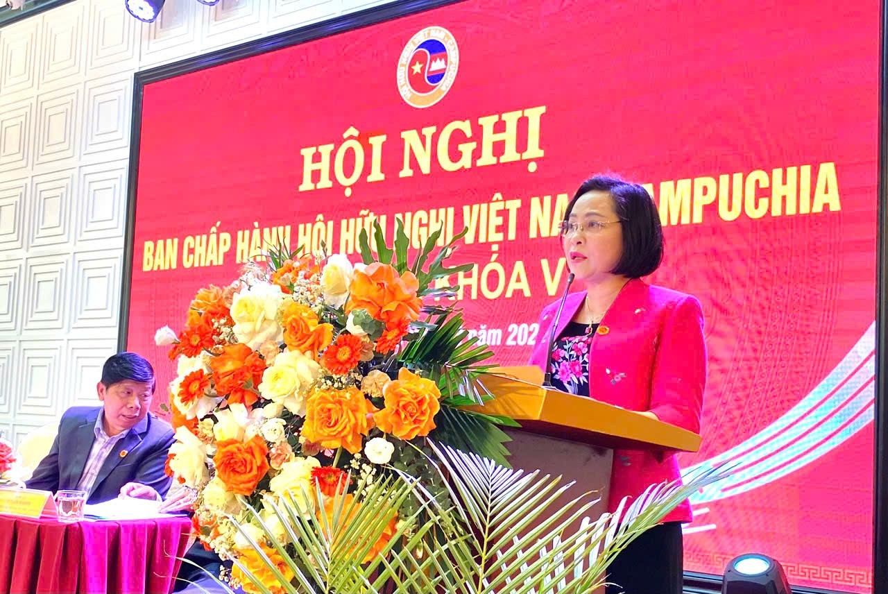 Five Key Priorities to Enhance Effectiveness of Vietnam-Cambodia People-to-People Diplomacy Five Key Priorities to Enhance Effectiveness of Vietnam-Cambodia People-to-People Diplomacy