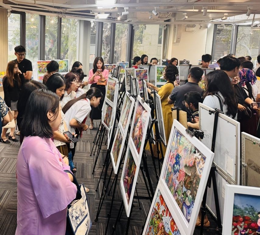Artworks displayed at the award ceremony. (Photo: Bao Ngoc). Artworks displayed at the award ceremony. (Photo: Bao Ngoc).