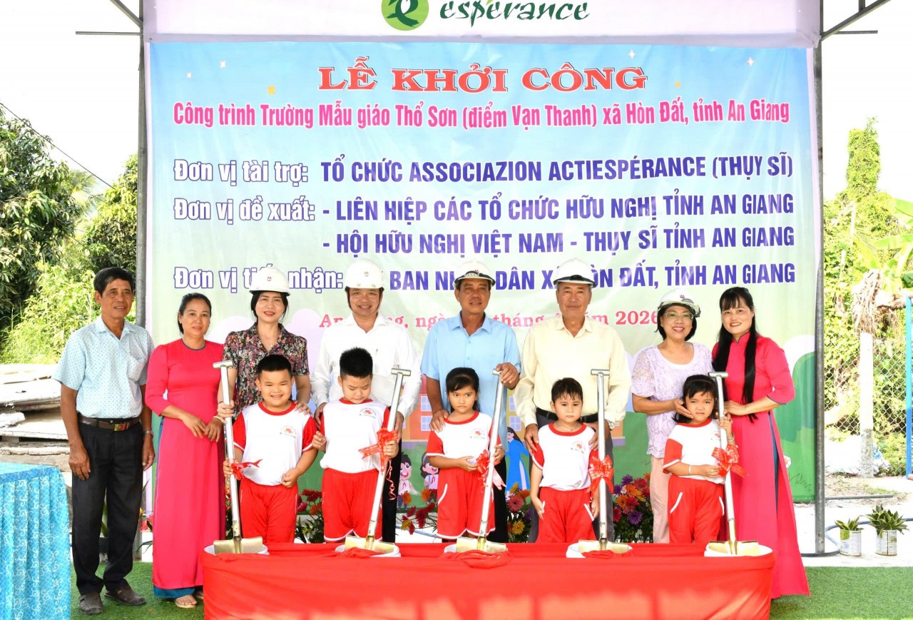 Groundbreaking ceremony for two new classrooms at Tho Son Kindergarten, Hon Dat commune. (Photo: Hon Dat Commune) Groundbreaking ceremony for two new classrooms at Tho Son Kindergarten, Hon Dat commune. (Photo: Hon Dat Commune)