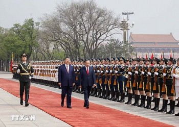 Top Party and State Leaders of Viet Nam and China Hold Talks in Beijing