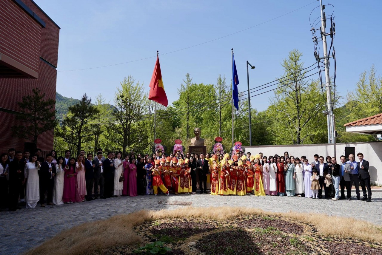 Solemn Hung Kings Commemoration Held at Vietnam’s Embassy in The Republic Of Korea Solemn Hung Kings Commemoration Held at Vietnam’s Embassy in The Republic Of Korea