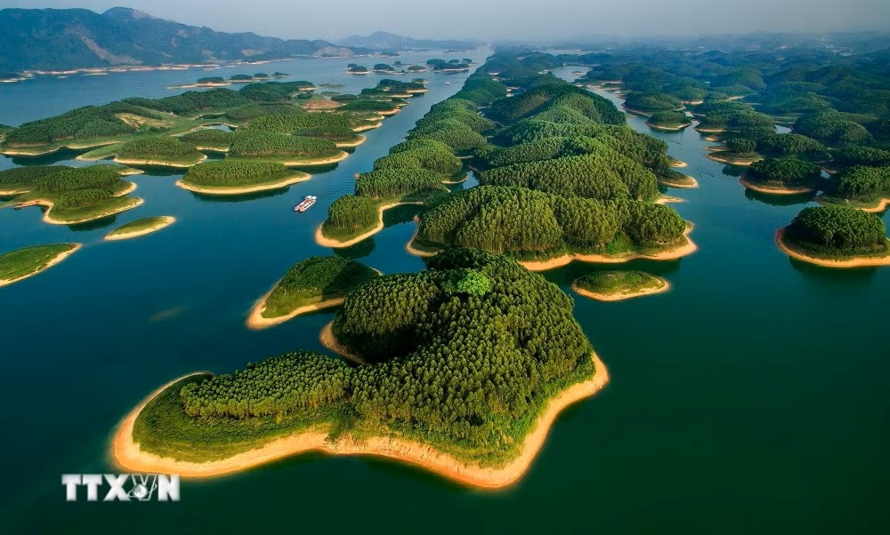 Thac Ba Lake, Lao Cai Province. (Photo: VNA) Thac Ba Lake, Lao Cai Province. (Photo: VNA)