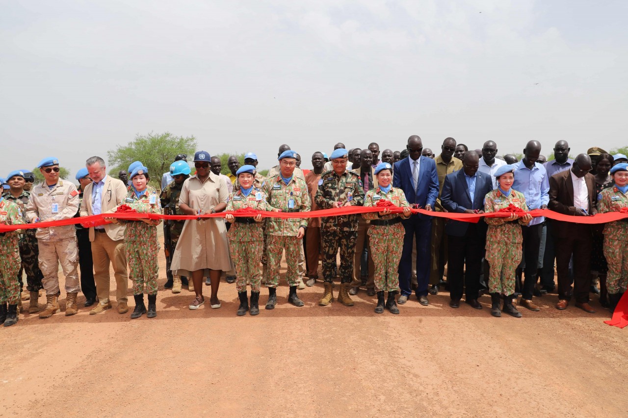 Inauguration ceremony of the Abyei–Agok road. (Photo: Dai bieu Nhan dan Newspaper)