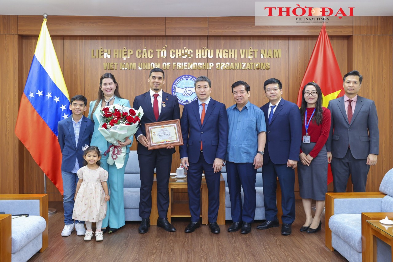 Expanding Viet Nam-Venezuela Cooperation During Tenure of Ambassador Juan Carlos Fernandes Juaréz Expanding Viet Nam-Venezuela Cooperation During Tenure of Ambassador Juan Carlos Fernandes Juaréz