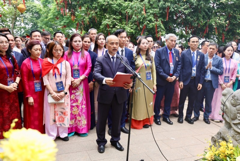 Overseas Vietnamese Return to Ancestral Land to Pay Tribute to Hung Kings Overseas Vietnamese Return to Ancestral Land to Pay Tribute to Hung Kings