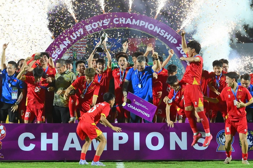 U17 Vietnam celebrate their Southeast Asian championship victory. Photo: VFF U17 Vietnam celebrate their Southeast Asian championship victory. Photo: VFF