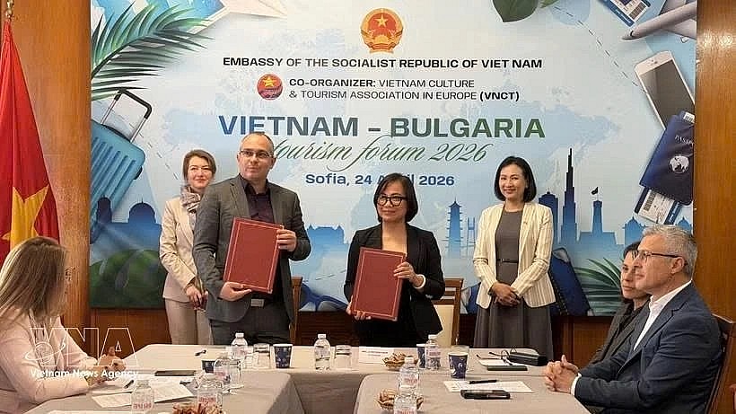 The Vietnam Cultural and Tourism Association in Europe (VNCT) and the Bulgarian Union of Balneology and SPA Tourism sign a memorandum of understanding to boost information exchange, product development, and joint familiarisation trips. (Photo: VNA) The Vietnam Cultural and Tourism Association in Europe (VNCT) and the Bulgarian Union of Balneology and SPA Tourism sign a memorandum of understanding to boost information exchange, product development, and joint familiarisation trips. (Photo: VNA)