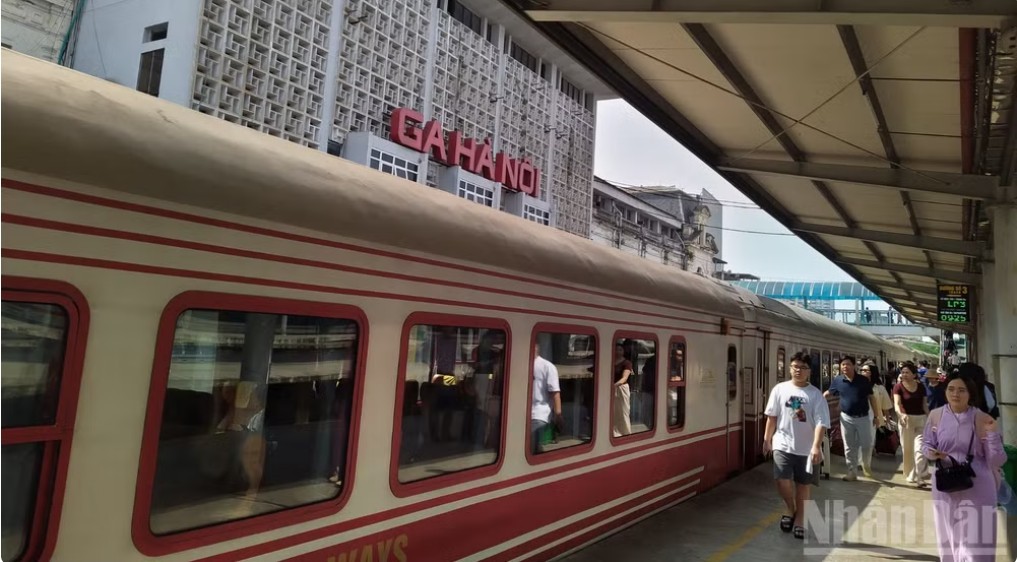 Hanoi Railway Station Welcomes Leading Number of Passengers During Holiday Hanoi Railway Station Welcomes Leading Number of Passengers During Holiday