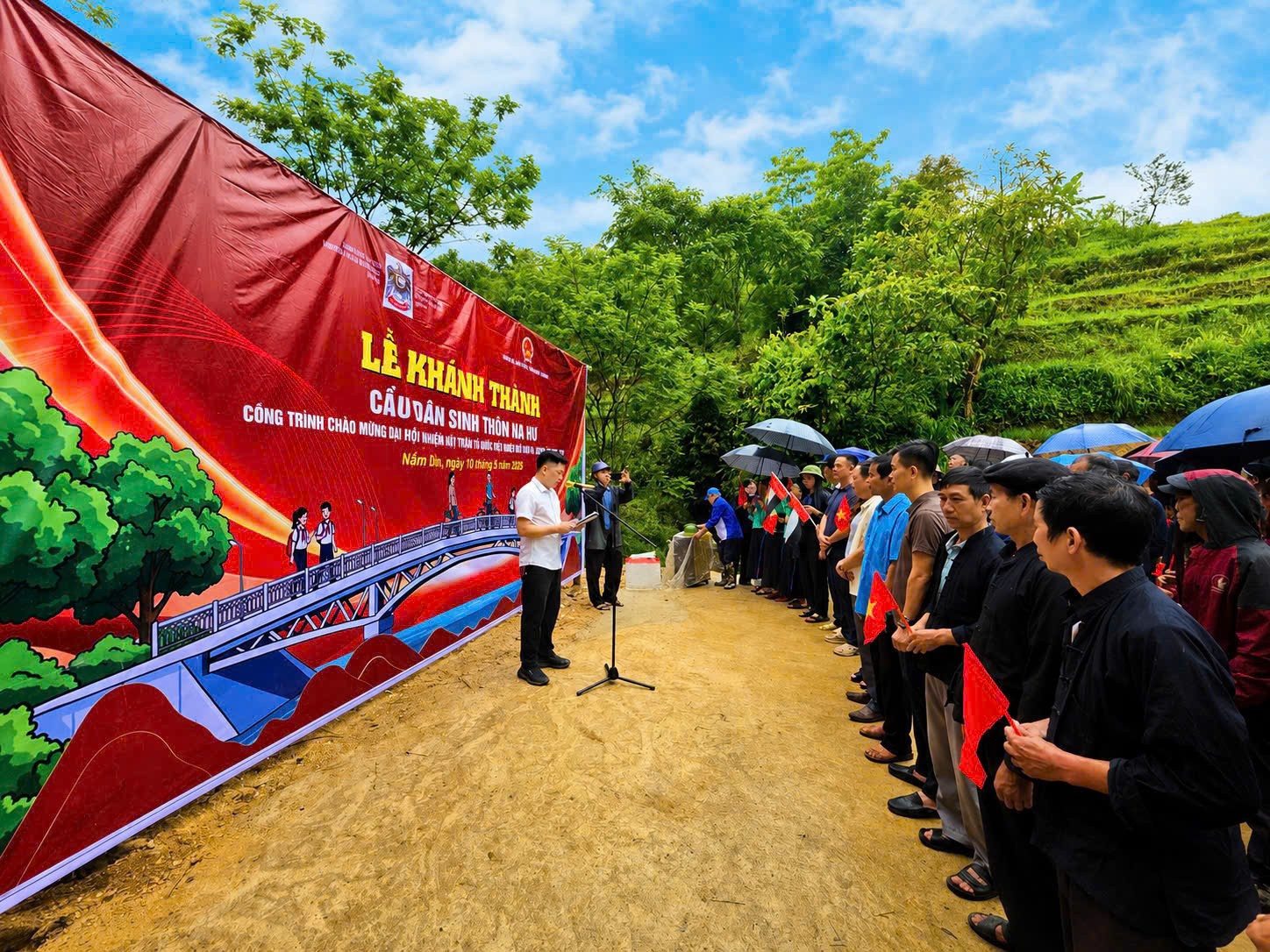 Inauguration of Community Bridge in Tuyen Quang Funded by the UAE Embassy in Vietnam Inauguration of Community Bridge in Tuyen Quang Funded by the UAE Embassy in Vietnam