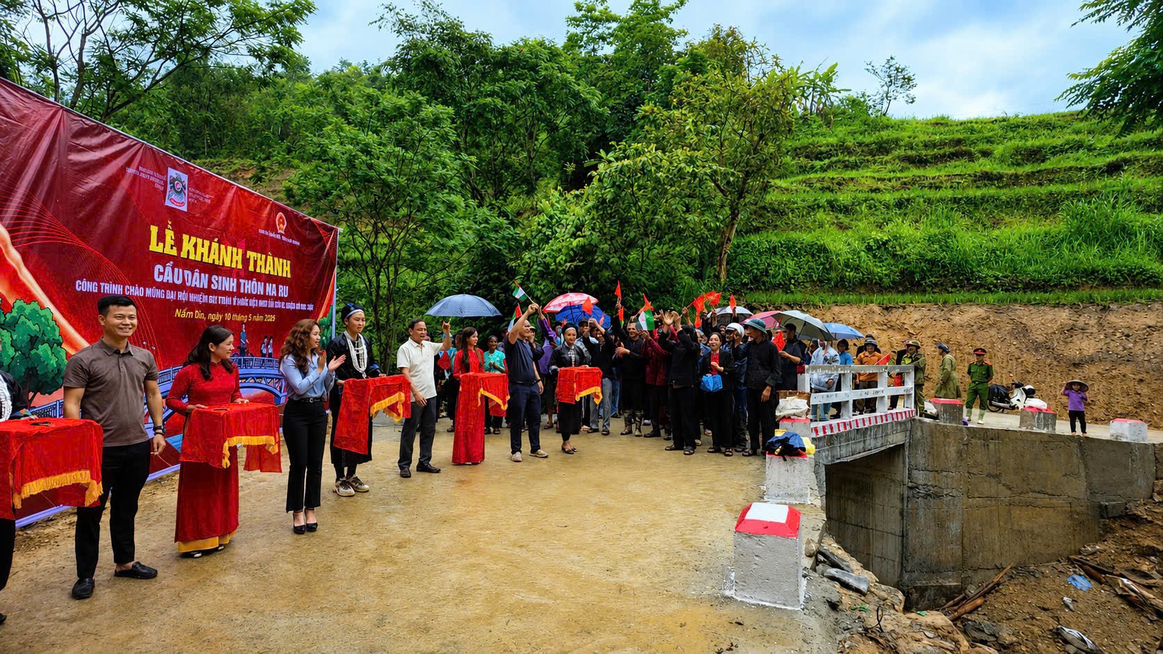 Inauguration of Community Bridge in Tuyen Quang Funded by the UAE Embassy in Vietnam Inauguration of Community Bridge in Tuyen Quang Funded by the UAE Embassy in Vietnam