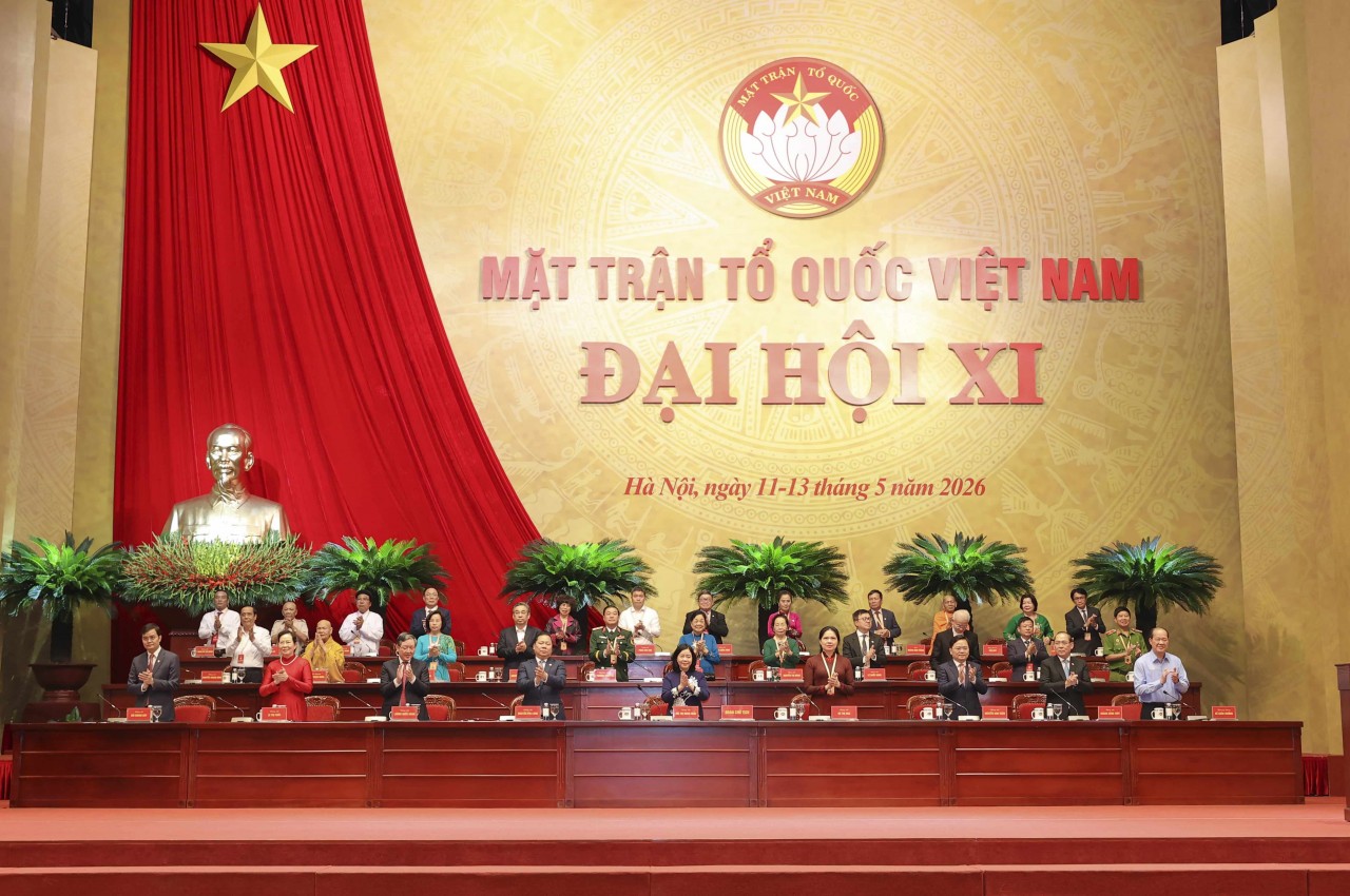 The Presidium chairs the preparatory session of the 11th National Congress of the Vietnam Fatherland Front (VFF) for the 2026–2031 tenure. (Photo: Dinh Hoa)