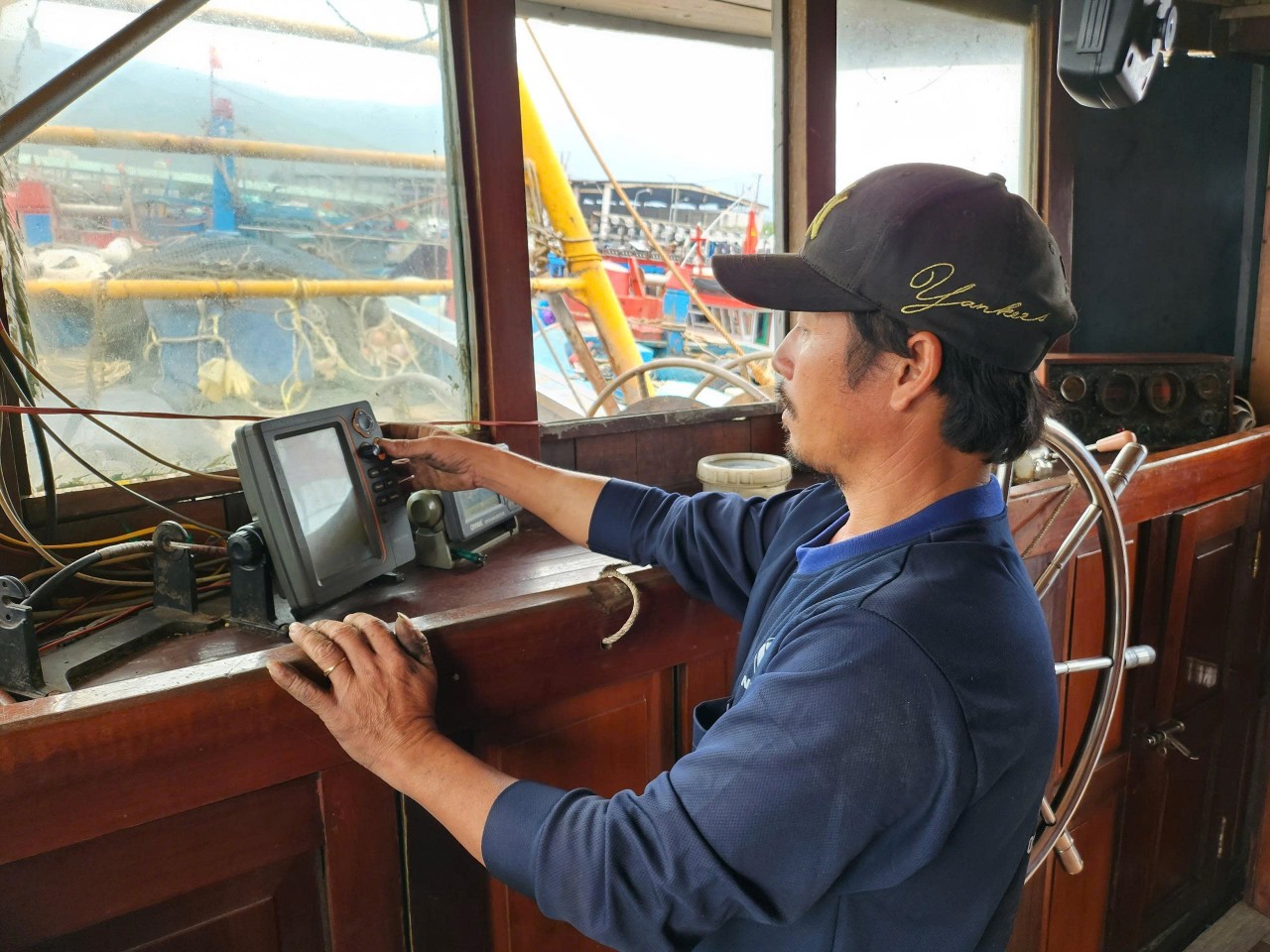 Modern equipment on fishing vessels helps fishermen quickly update and report data while at sea (Photo: danang.gov.vn) Modern equipment on fishing vessels helps fishermen quickly update and report data while at sea (Photo: danang.gov.vn)