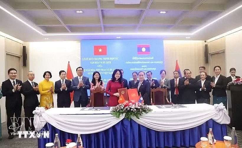 Vietnamese Minister of Culture, Sports and Tourism Lam Thi Phuong Thanh and Lao Minister of Culture and Tourism Suonsavan Vignaket exchange the signed culture and tourism cooperation scheme for 2026–2030. (Photo: VNA) Vietnamese Minister of Culture, Sports and Tourism Lam Thi Phuong Thanh and Lao Minister of Culture and Tourism Suonsavan Vignaket exchange the signed culture and tourism cooperation scheme for 2026–2030. (Photo: VNA)