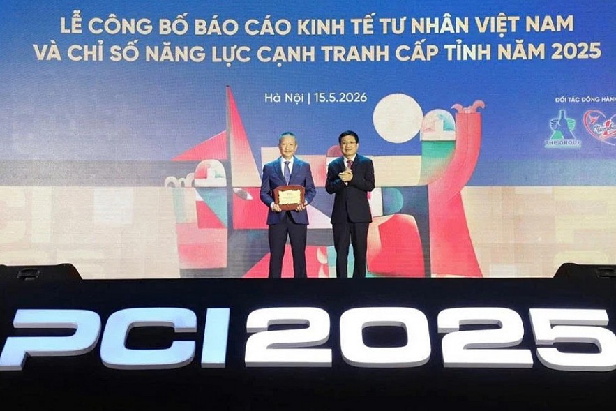 Mr. Nguyen Duy Hung, Member of the Board of Directors of Tan Hiep Phat, representing the partner organization for the launch ceremony of the Vietnam Private Economy Report and the Provincial Competitiveness Index 2025. Mr. Nguyen Duy Hung, Member of the Board of Directors of Tan Hiep Phat, representing the partner organization for the launch ceremony of the Vietnam Private Economy Report and the Provincial Competitiveness Index 2025.