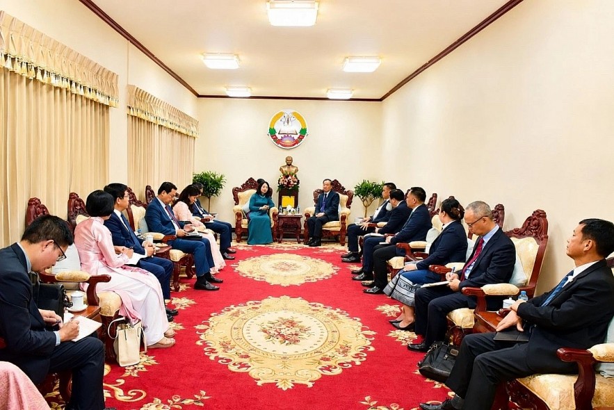 Talks in Vientiane on May 13 between Vietnamese Minister of Culture, Sports and Tourism Lam Thi Phuong Thanh and Lao Minister of Education and Sports Thongsalith Mangnormek. Talks in Vientiane on May 13 between Vietnamese Minister of Culture, Sports and Tourism Lam Thi Phuong Thanh and Lao Minister of Education and Sports Thongsalith Mangnormek.