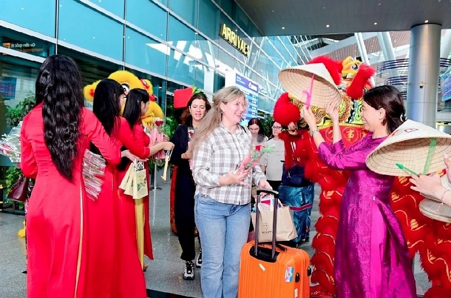 Russian tourists are welcomed at Da Nang International Airport (Photo: Huong Thuy) Russian tourists are welcomed at Da Nang International Airport (Photo: Huong Thuy)