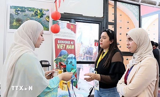 Vietnam's Destinations Captivate International Tourists at Algerian Tourism Fair Vietnam's Destinations Captivate International Tourists at Algerian Tourism Fair