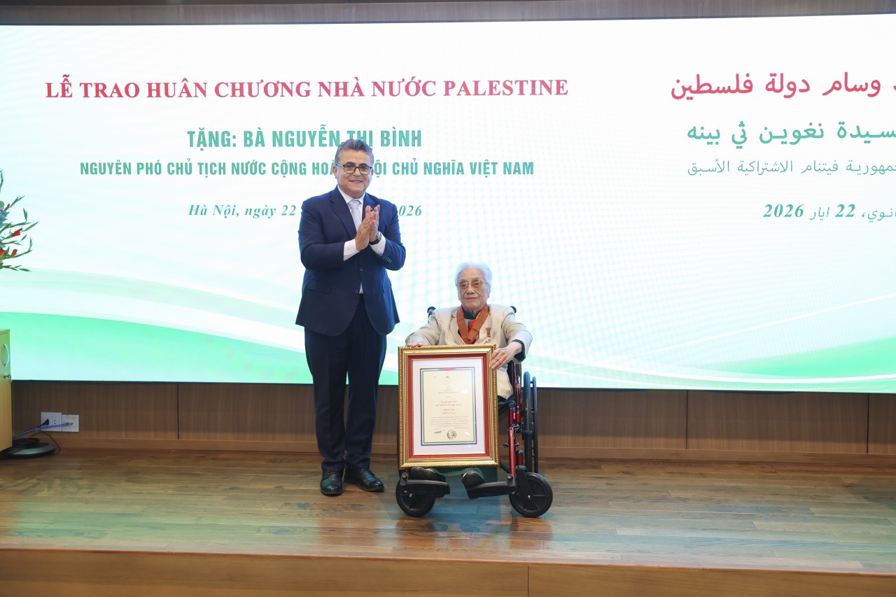 Former Vice President Nguyen Thi Binh Awarded the State of Palestine’s “Star of Merit” Order Former Vice President Nguyen Thi Binh Awarded the State of Palestine’s “Star of Merit” Order