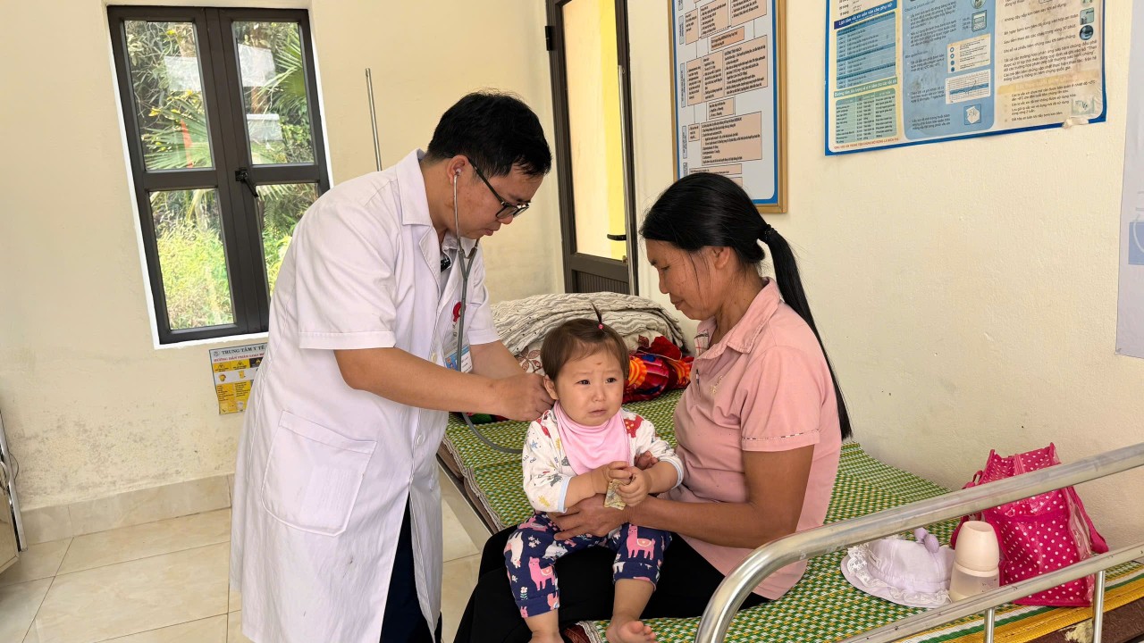 Children under six will receive periodic health checkups at least once a year. (Photo: KT)