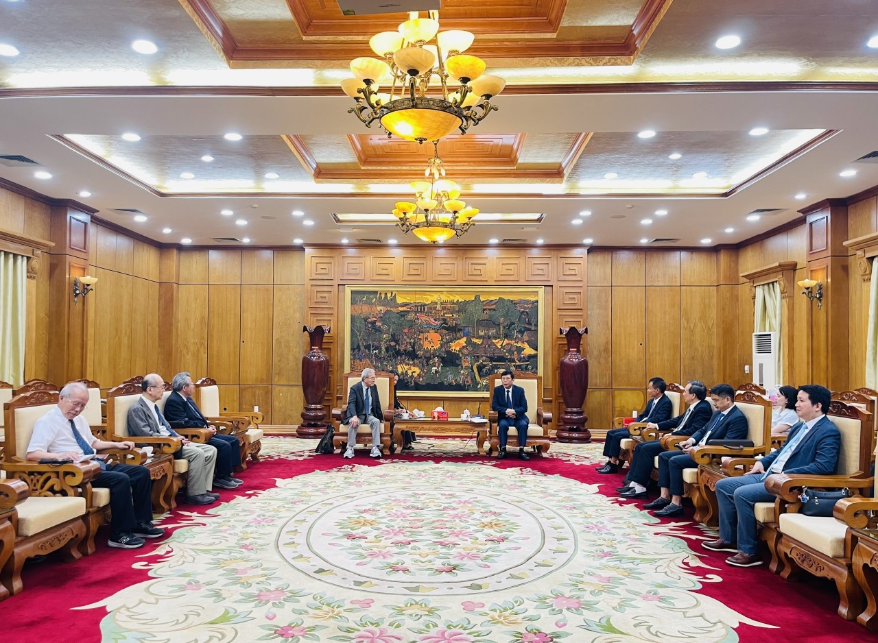 Vice Chairman of the Bac Ninh Provincial People’s Committee Ngo Tan Phuong receives the JVPF delegation. (Photo: Duc Trong) Vice Chairman of the Bac Ninh Provincial People’s Committee Ngo Tan Phuong receives the JVPF delegation. (Photo: Duc Trong)