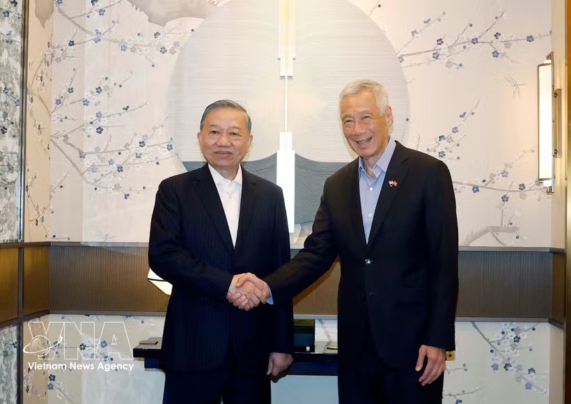 General Secretary of the Communist Party of Vietnam Central Committee and State President To Lam (left) and Lee Hsien Loong, Senior Minister, senior advisor to the People's Action Party, and former Prime Minister of Singapore. (Photo: VNA) General Secretary of the Communist Party of Vietnam Central Committee and State President To Lam (left) and Lee Hsien Loong, Senior Minister, senior advisor to the People's Action Party, and former Prime Minister of Singapore. (Photo: VNA)