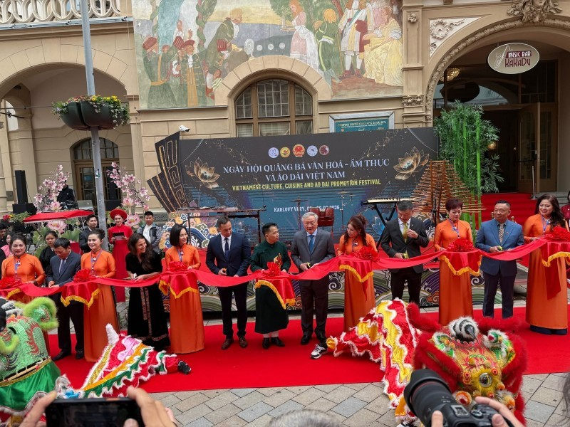 Nationwide Campaign Launched for a Greener, Cleaner Vietnam Nationwide Campaign Launched for a Greener, Cleaner Vietnam