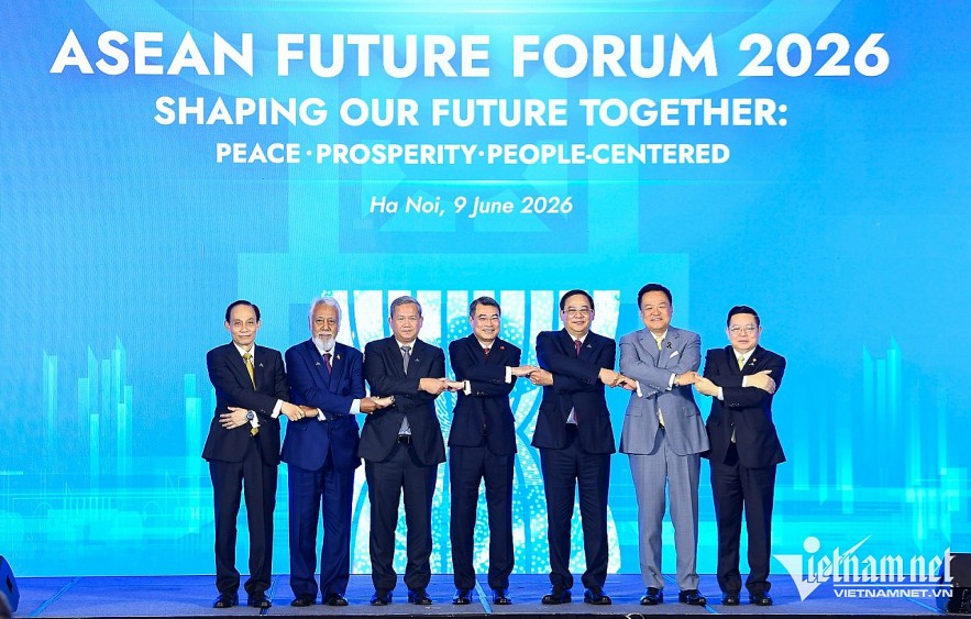 Prime Minister Le Minh Hung joins the prime ministers of Laos, Cambodia, Thailand and Timor-Leste, along with the ASEAN Secretary-General, at the forum. Prime Minister Le Minh Hung joins the prime ministers of Laos, Cambodia, Thailand and Timor-Leste, along with the ASEAN Secretary-General, at the forum.