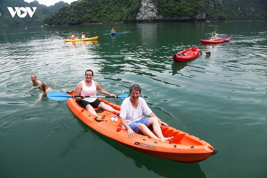 Australian visitors enjoying discovering Vietnam's scenic spots. Australian visitors enjoying discovering Vietnam's scenic spots.