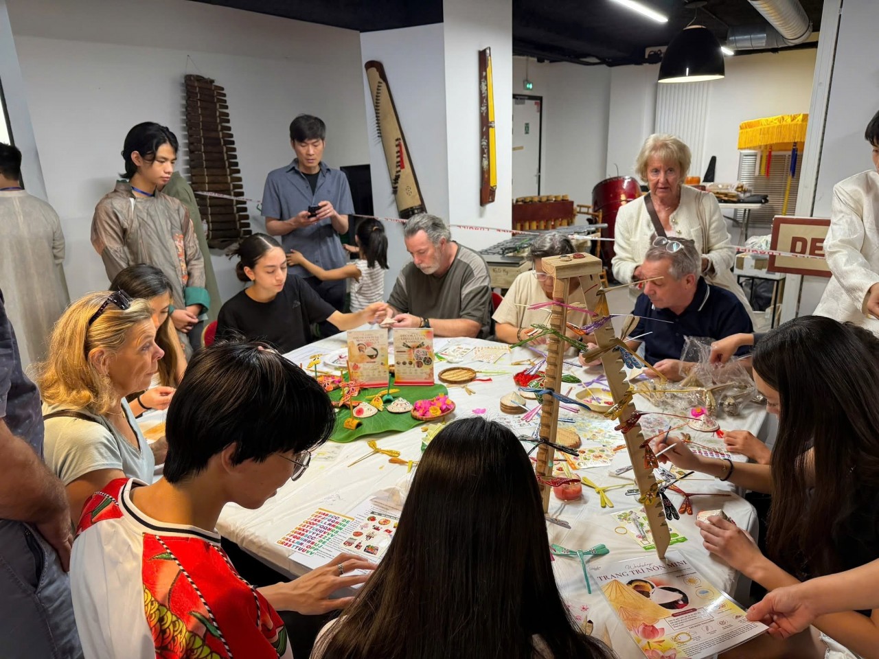 Overseas Vietnamese Youth Promote Vietnamese Culture in Paris Through the “Bonjour Vietnam” Festival Overseas Vietnamese Youth Promote Vietnamese Culture in Paris Through the “Bonjour Vietnam” Festival