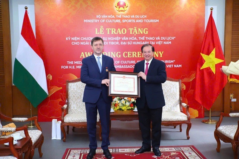 Hungarian Ambassador to Vietnam Awarded “For the Cause of Culture, Sports and Tourism” Medal Hungarian Ambassador to Vietnam Awarded “For the Cause of Culture, Sports and Tourism” Medal