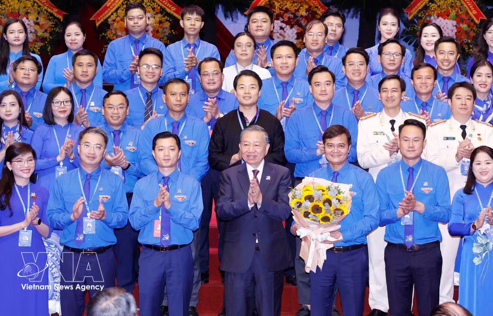 Party General Secretary and State President To Lam congratulates members of the HCYU Central Committee for the 2026–2031 term (Photo: VNA)