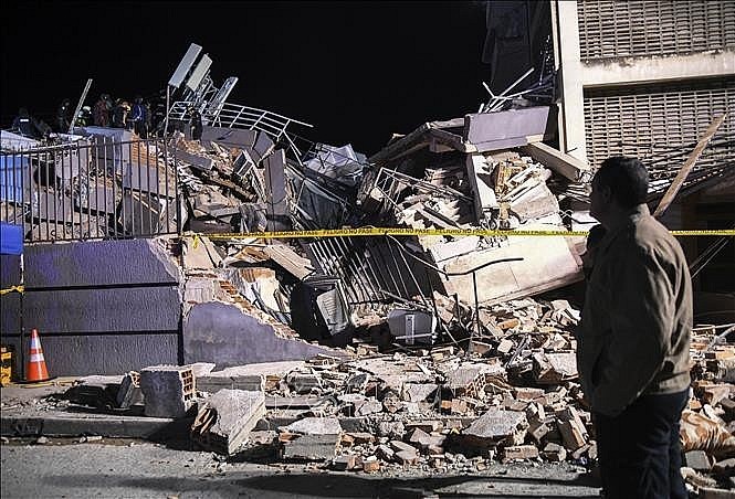 Rescue workers conduct operations at the scene of earthquake devastation in Caracas, Venezuela, June 24, 2026. (Photo: Xinhua/VNA) Rescue workers conduct operations at the scene of earthquake devastation in Caracas, Venezuela, June 24, 2026. (Photo: Xinhua/VNA)