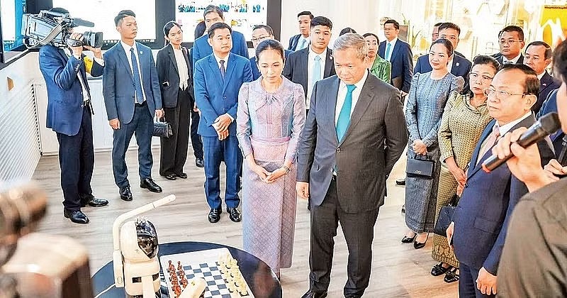 Cambodian Prime Minister Hun Manet visits the Viet Nam National Innovation Centre. (Photo: Ministry of Foreign Affairs and International Cooperation of Cambodia) Cambodian Prime Minister Hun Manet visits the Viet Nam National Innovation Centre. (Photo: Ministry of Foreign Affairs and International Cooperation of Cambodia)